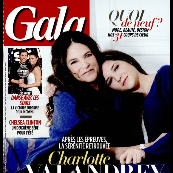 Charlotte Valandrey et sa fille Tara en couverture du magazine "Gala", en kiosques le 30 décembre 2015.