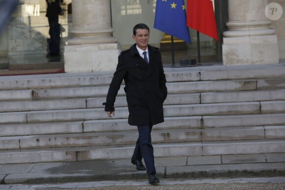 Manuel Valls sortant du conseil des ministres au palais de l'Elysée à Paris, le 23 décembre 2015. © Alain Guizard/Bestimage