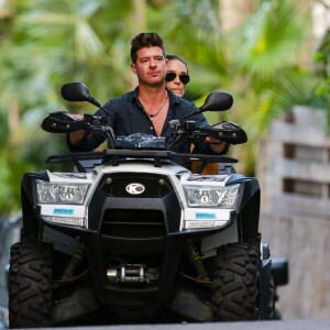 Robin Thicke avec son fils Julian et sa compagne April Love Geary en vacances à Saint-Barthélemy le 3 janvier 2016.