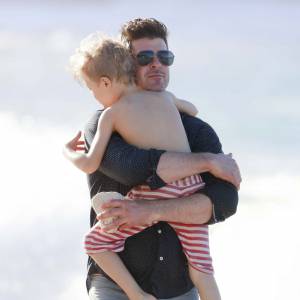 Robin Thicke avec son fils Julian en vacances à Saint-Barthélemy le 3 janvier 2016.