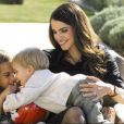 Rania de Jordanie en 2006 avec ses enfants la princesse Salma et le prince Hashem. Photo souvenir partagée en décembre 2015 sur son compte Instagram.