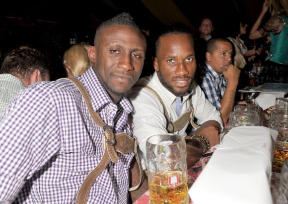 Didier Drogba et Steve Gohouri à l'Oktoberfest de Munich le 3 octobre 2011