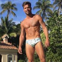 Ricky Martin en slip de bain : Toujours une bombe à 44 ans !