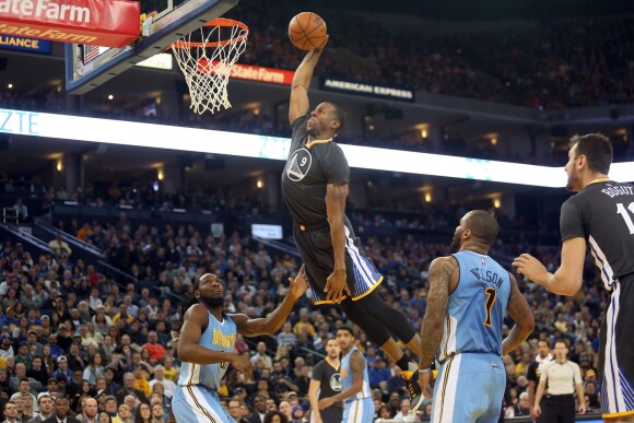 Andre Iguodala lors de la rencontre entre les Golden State Warriors et les Denver Nuggets à l'Oracle Arena d'Oakland, le 2 janvier 2016