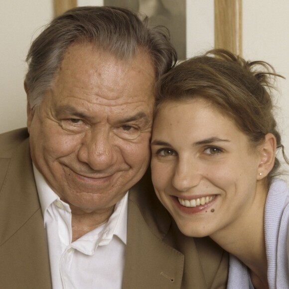 Michel Galabru et sa fille Emmanuelle à Paris le 24 juillet 1998.