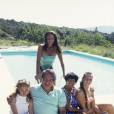 Archives - Michel Galabru avec sa fille Emmanuelle et Micheline Dax avec ses filles Véronique et Marie en août 1987 à Malaucène près d'Avignon.