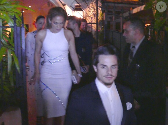 Semi-Exclusif - Jennifer Lopez et son petit ami Casper Smart sont allés diner au restaurant Casa Tua à Miami, le 1er mai 2015