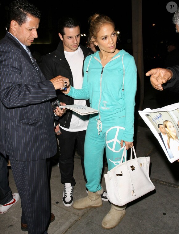 Jennifer Lopez et son petit-ami Casper Smart vont dîner à West Hollywood le 20 mai 2014.