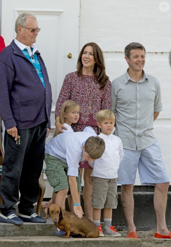 Le prince Vincent et la princesse Josephine de Danemark en famille à Grasten le 24 juillet 2015. Les jumeaux, plus jeunes des quatre enfants du prince Frederik et de la princesse Mary, fêtent le 8 janvier 2016 leurs 5 ans.