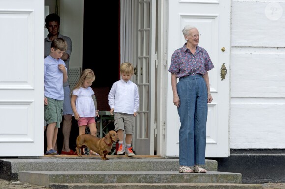 Le prince Vincent et la princesse Josephine de Danemark en famille à Grasten le 24 juillet 2015. Les jumeaux, plus jeunes des quatre enfants du prince Frederik et de la princesse Mary, fêtent le 8 janvier 2016 leurs 5 ans.