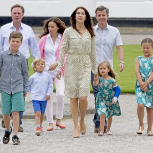 Le prince Vincent et la princesse Josephine de Danemark au château de Grasten le 19 juillet 2015 avec leurs parents Frederik et Mary, leur frère le prince Christian et leur soeur la princesse Isabella. Les jumeaux, plus jeunes des quatre enfants du prince Frederik et de la princesse Mary, fêtent le 8 janvier 2016 leurs 5 ans.