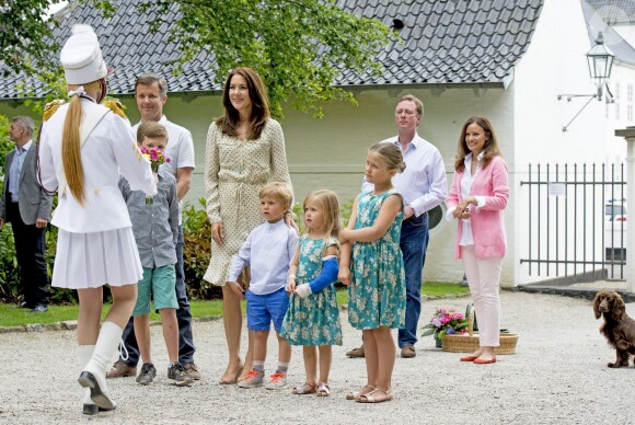 Le prince Vincent et la princesse Josephine de Danemark au château de Grasten le 19 juillet 2015 avec leurs parents Frederik et Mary, leur frère le prince Christian et leur soeur la princesse Isabella. Les jumeaux, plus jeunes des quatre enfants du prince Frederik et de la princesse Mary, fêtent le 8 janvier 2016 leurs 5 ans.