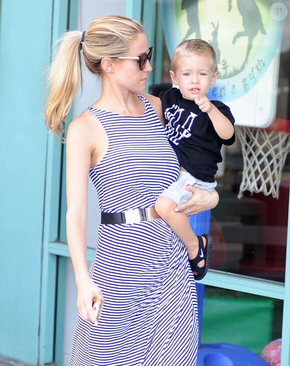 Exclusif - Kristin Cavallari emmène son fils Camden dans le centre de loisirs "Fit For Kidz" à Los Angeles, le 4 août 2014.