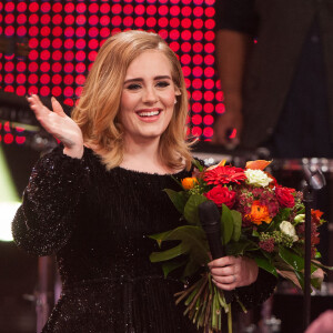 Adele se produit pour l'émission "RTL's end-of-year review '2015! Menschen, Bilder, Emotionen' à Huerth, en Allemagne, le 6 décembre 2015