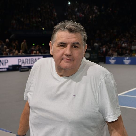 Pierre Ménès lors de la finale du BNP Paribas Masters entre Novak Djokovic et Andy Murray à l'AccorHotels Arena de Paris le 8 novembre 2015 © Veeren