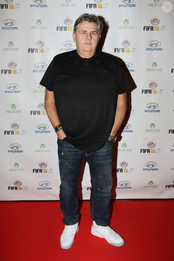 Pierre Ménès lors de la soirée de lancement du jeu vidéo FIFA 2016 au Faust à Paris, le 21 septembre 2015