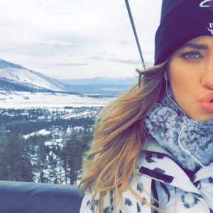 Jessica Serfaty, la nouvelle conquête de Joe Jonas, a publié une photo d'elle sur sa page Instagram pendant son séjour à Mammoth Montain au mois de janvier 2016.