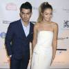 Joe Jonas et sa compagne Gigi Hadid lors du gala "Global Lyme Alliance - Uniting For A Lyme-Free World" à New York, le 8 octobre 2015