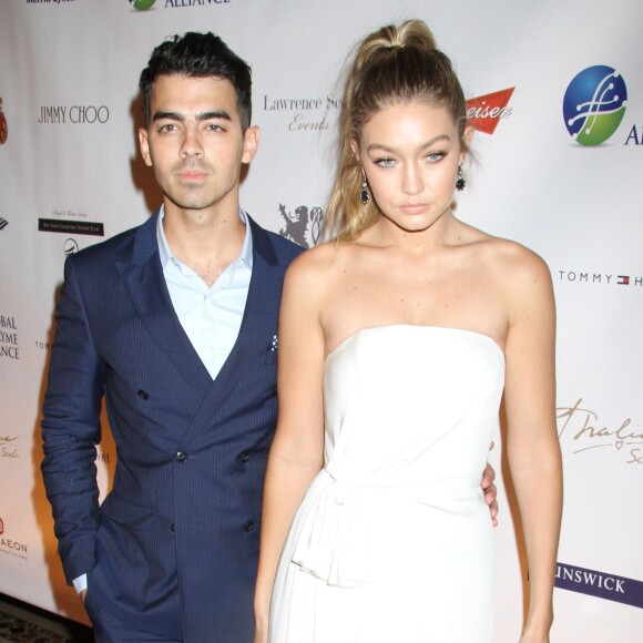 Joe Jonas et sa petite-amie Gigi Hadid - People au gala "Global Lyme Alliance - Uniting For A Lyme-Free World" à New York, le 8 octobre 2015.
