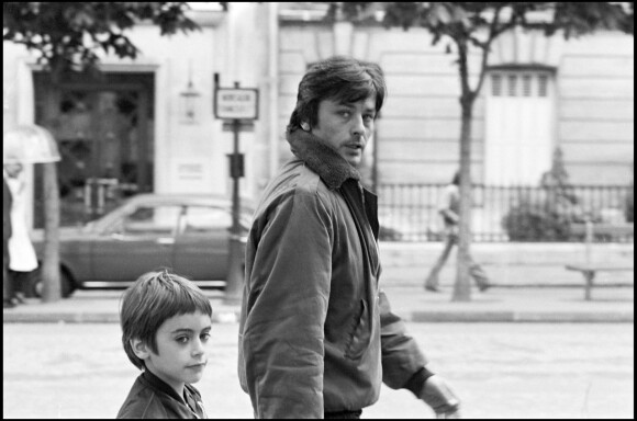 Alain Delon et son fils Anthony à Paris en 1972