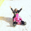 Emilie Nef Naf et sa fille Maëlla s'éclatent au ski. Décembre 2015.