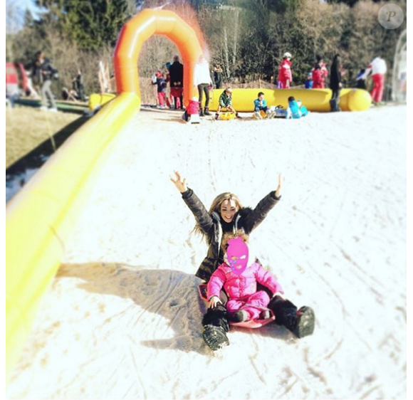Emilie Nef Naf et sa fille Maëlla s'éclatent au ski. Décembre 2015.