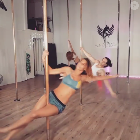 Laury Thilleman prend un cours de pole dance, l'occasion pour elle de dévoiler, une nouvelle fois, son body très sexy. Janvier 2016.