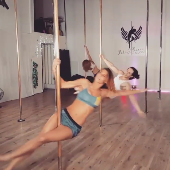 Laury Thilleman prend un cours de pole dance, l'occasion pour elle de dévoiler, une nouvelle fois, son body très sexy. Janvier 2016.