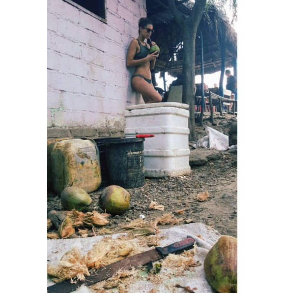 Laury Thilleman, toujours aussi sexy, lors de ses vacances en Colombie. Janvier 2016.