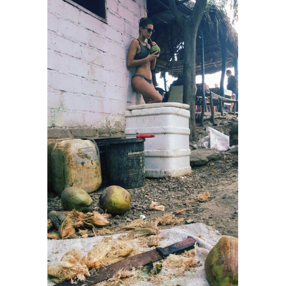 Laury Thilleman, toujours aussi sexy, lors de ses vacances en Colombie. Janvier 2016.
