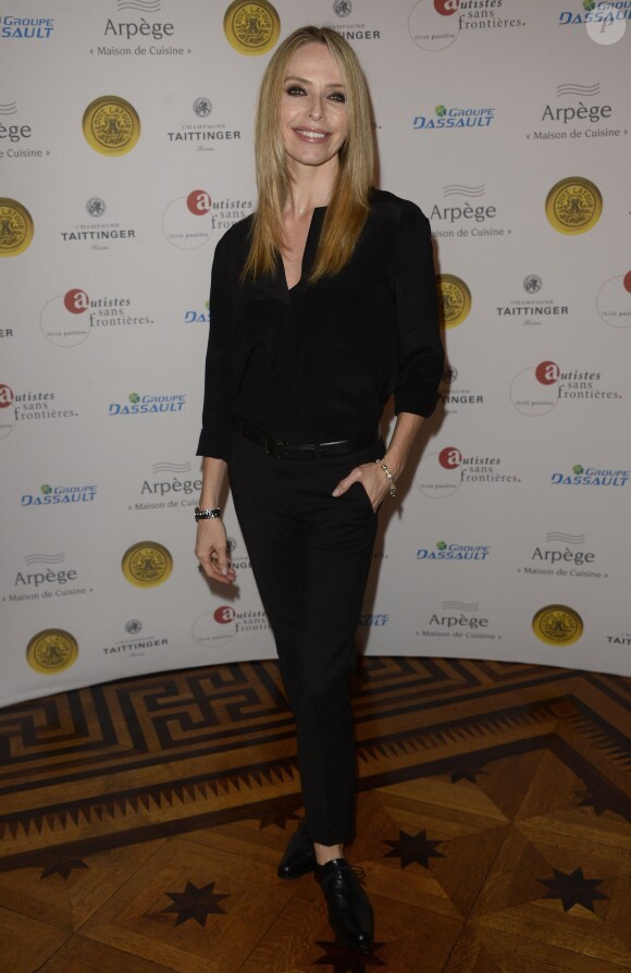 Tonya Kinzinger - Soirée de prestige à l'hôtel Marcel Dassault Pour "Autistes sans Frontières" à Paris le 16 avril 2015. 