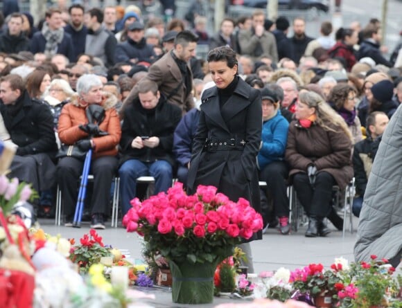 Najat Vallaud-Belkacem - Hommage aux victimes des attentats de janvier et novembre. Place de la République à Paris, le 10 janvier 2016.
