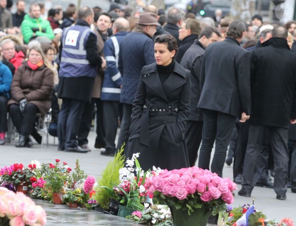 Najat Vallaud-Belkacem - Hommage aux victimes des attentats de janvier et novembre. Place de la République à Paris, le 10 janvier 2016.