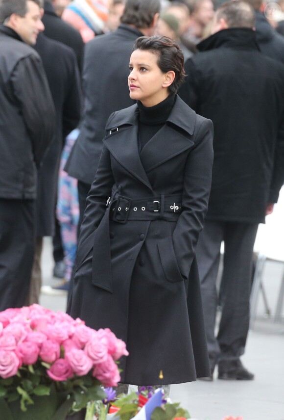 Najat Vallaud-Belkacem - Hommage aux victimes des attentats de janvier et novembre. Place de la République à Paris, le 10 janvier 2016.