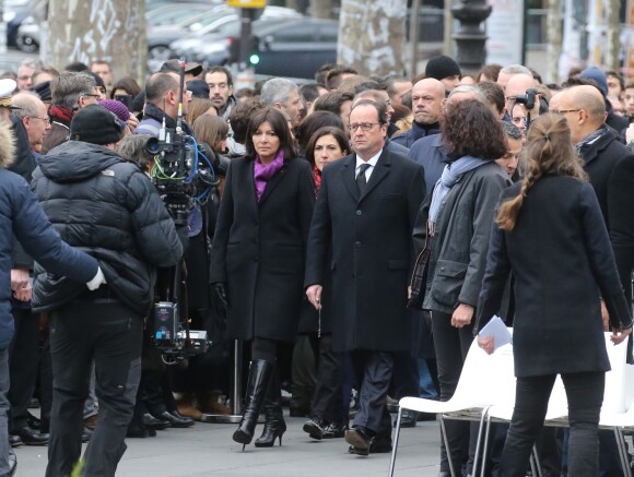 Anne Hidalgo et François Hollande - Hommage aux victimes des attentats de janvier et novembre. Place de la République à Paris, le 10 janvier 2016.