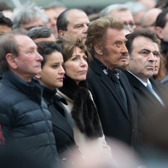 Sandrine Mazetier, Bertrand Delanoë, Najat Vallaud-Belkacem, Marisol Touraine, Johnny Hallyday, Meyer Habib et Dalil Boubakeur - Hommage aux victimes des attentats de janvier et novembre. Place de la République à Paris, le 10 janvier 2016.