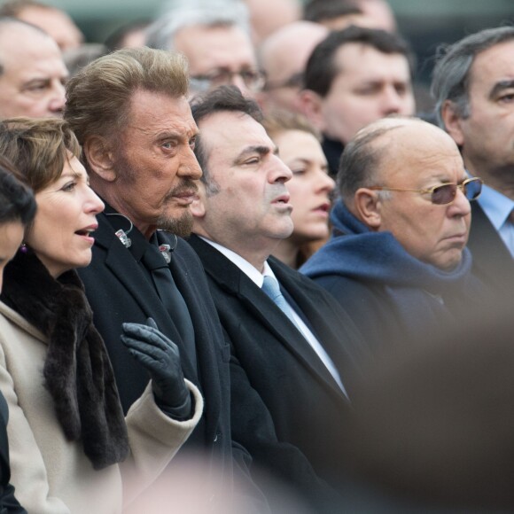 Sandrine Mazetier, Bertrand Delanoë, Najat Vallaud-Belkacem, Marisol Touraine, Johnny Hallyday, Meyer Habib et Dalil Boubakeur - Hommage aux victimes des attentats de janvier et novembre. Place de la République à Paris, le 10 janvier 2016.