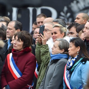 Laeticia Hallyday lors de l'hommage rendu aux victimes des attentats de janvier et de novembre 2015, place de la République à Paris, le 10 janvier 2016. ©Lionel Urman/Bestimage