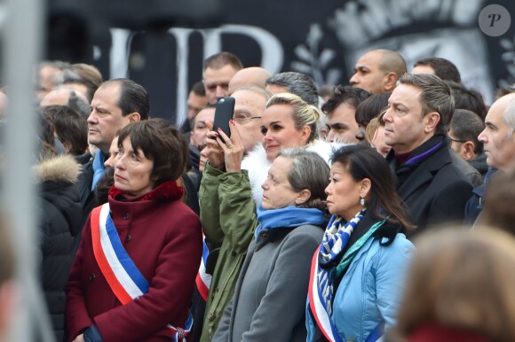 Laeticia Hallyday lors de l'hommage rendu aux victimes des attentats de janvier et de novembre 2015, place de la République à Paris, le 10 janvier 2016. ©Lionel Urman/Bestimage