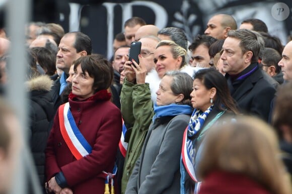 Laeticia Hallyday lors de l'hommage rendu aux victimes des attentats de janvier et de novembre 2015, place de la République à Paris, le 10 janvier 2016. ©Lionel Urman/Bestimage