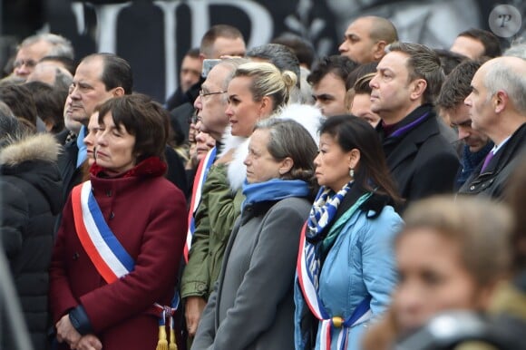 Laeticia Hallyday lors de l'hommage rendu aux victimes des attentats de janvier et de novembre 2015, place de la République à Paris, le 10 janvier 2016. ©Lionel Urman/Bestimage
