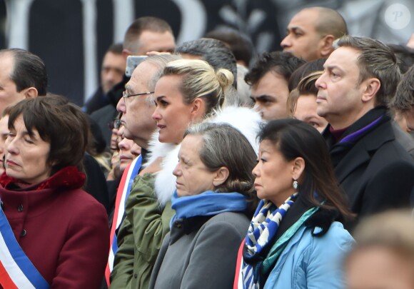 Laeticia Hallyday lors de l'hommage rendu aux victimes des attentats de janvier et de novembre 2015, place de la République à Paris, le 10 janvier 2016. ©Lionel Urman/Bestimage