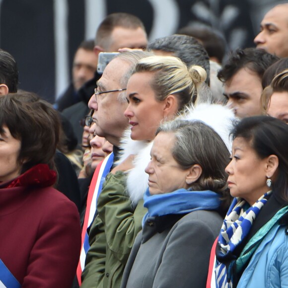 Laeticia Hallyday lors de l'hommage rendu aux victimes des attentats de janvier et de novembre 2015, place de la République à Paris, le 10 janvier 2016. ©Lionel Urman/Bestimage