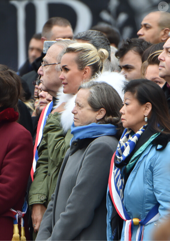 Laeticia Hallyday lors de l'hommage rendu aux victimes des attentats de janvier et de novembre 2015, place de la République à Paris, le 10 janvier 2016. ©Lionel Urman/Bestimage