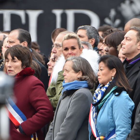 Laeticia Hallyday lors de l'hommage rendu aux victimes des attentats de janvier et de novembre 2015, place de la République à Paris, le 10 janvier 2016. ©Lionel Urman/Bestimage