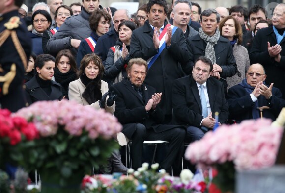 Najat Vallaud-Belkacem, Marisol Touraine, Johnny Hallyday, Joël Mergui, Dalil Boubakeur, Meyer Habib, David Assouline, Jean-Christophe Cambadélis - Hommage rendu aux victimes des attentats de janvier et de novembre 2015, place de la République à Paris, le 10 janvier 2016.  ©Dominique Jacovides/Bestimage.