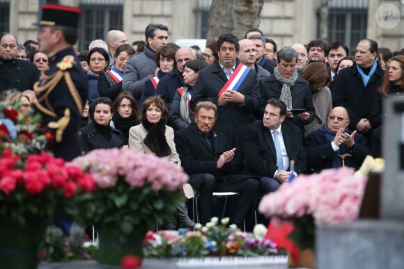 Najat Vallaud-Belkacem, Marisol Touraine, Johnny Hallyday, Joël Mergui, Dalil Boubakeur, Meyer Habib, David Assouline, Jean-Christophe Cambadélis - Hommage rendu aux victimes des attentats de janvier et de novembre 2015, place de la République à Paris, le 10 janvier 2016.  ©Dominique Jacovides/Bestimage.