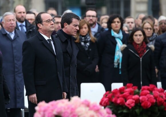 Merci de flouter le visage des officiers de sécurité - François Hollande, Manuel Valls - Hommage rendu aux victimes des attentats de janvier et de novembre 2015, place de la République à Paris, le 10 janvier 2016.  ©Dominique Jacovides/Bestimage.