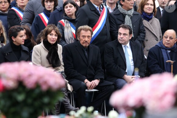 Najat Vallaud-Belkacem, Marisol Touraine, Johnny Hallyday, Joël Mergui, Dalil Boubakeur - Hommage rendu aux victimes des attentats de janvier et de novembre 2015, place de la République à Paris, le 10 janvier 2016.  ©Dominique Jacovides/Bestimage.