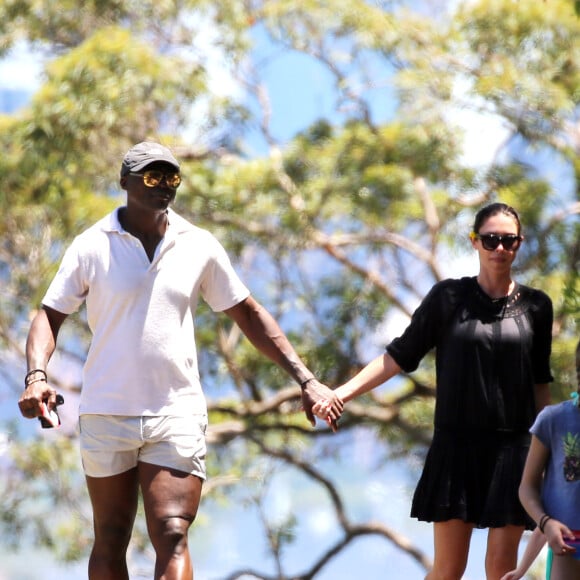 Exclusif - Seal, accompagné de sa compagne Erica Packer et leurs enfants, Leni, Henry, Johan et Lou ainsi que indigo, Emmanuelle et Jakcson, lors d'une journée plage à Sydney le 31 décembre 2015